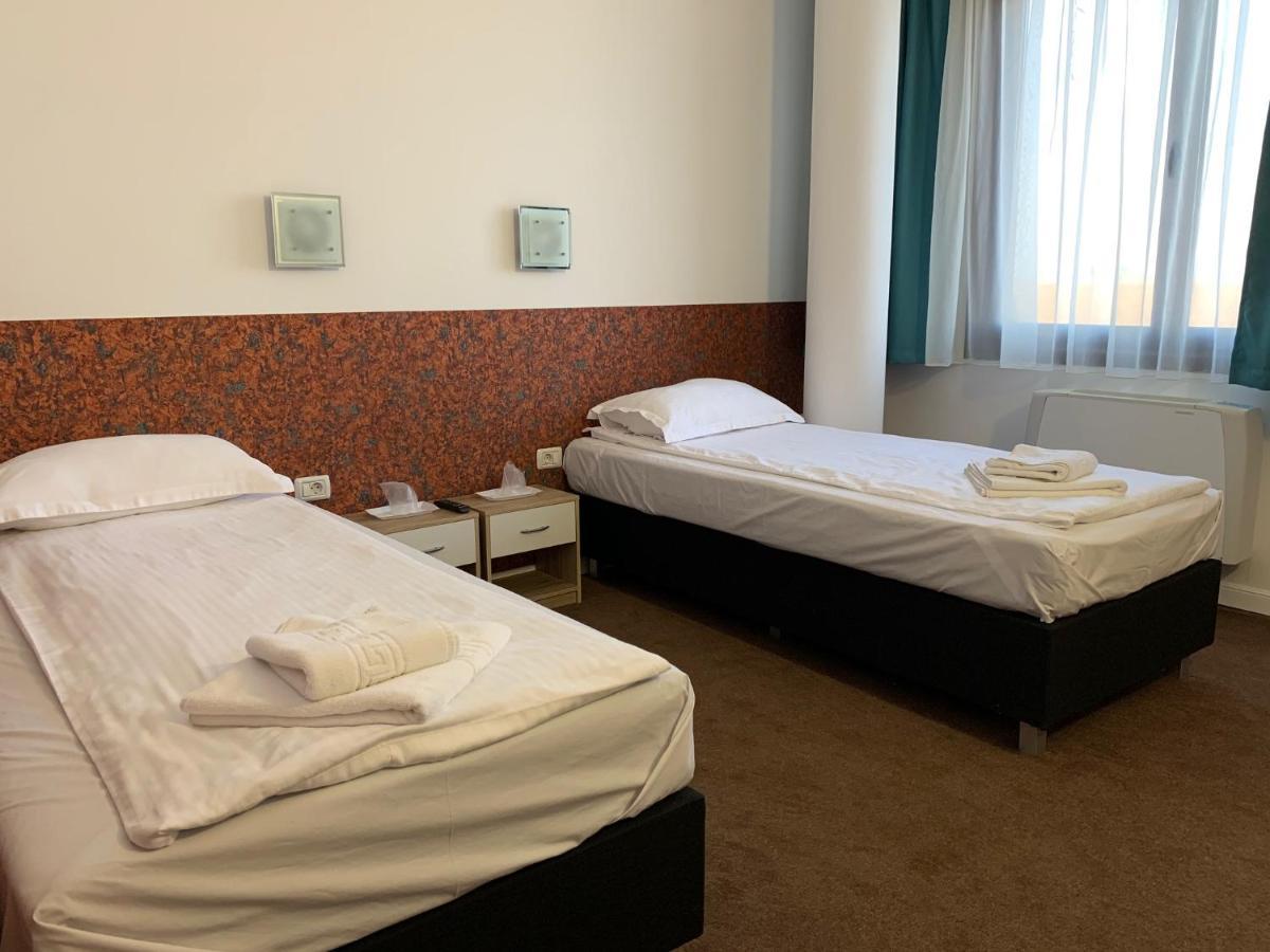 Motel Cet Arad Esterno foto