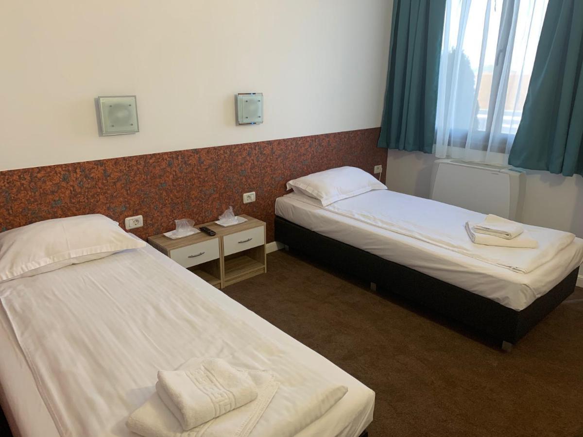 Motel Cet Arad Esterno foto